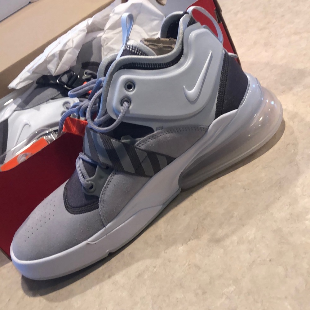 Nike Air Force 270